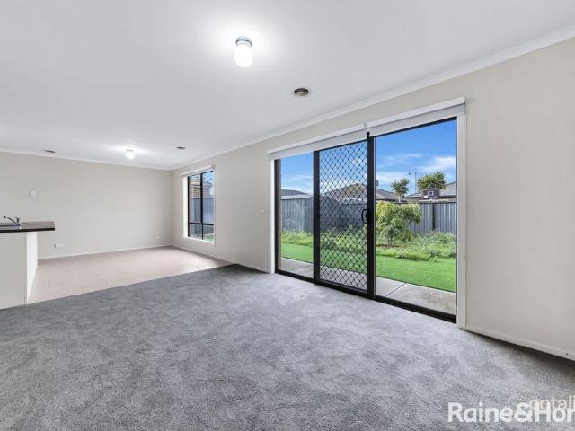 4 Bedroom Family Living in Tarneit