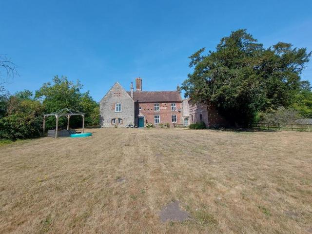4 bedroom farm house to rent