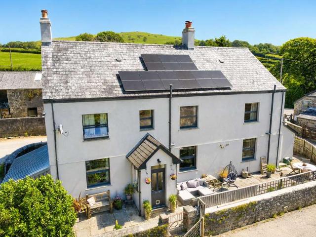 4 Bedroom Farm House Character Property