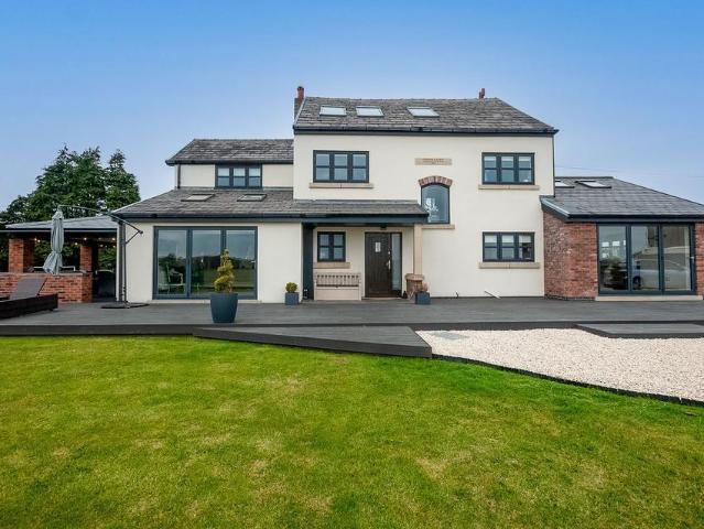 4 bedroom farm house for sale