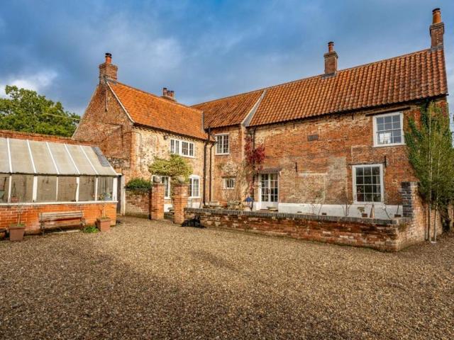 4 bedroom farm house for sale