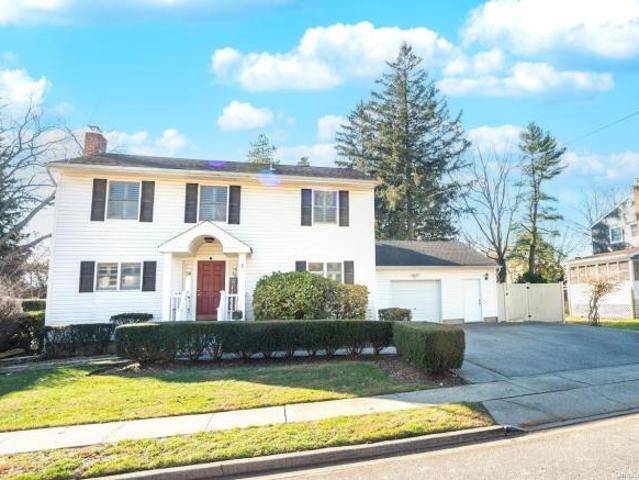 4 bedroom, Farmingdale NY 11735 LS72692128