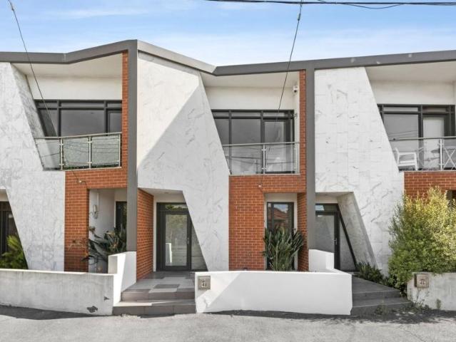 4 Bedroom House Fitzroy North VIC 102758882