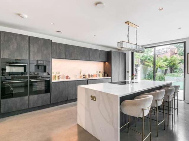 4 Bedroom Flat