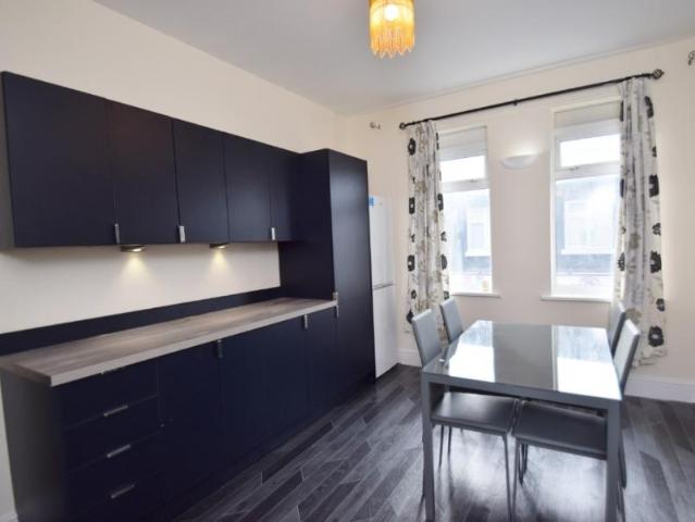 4 bedroom Flat To Let
