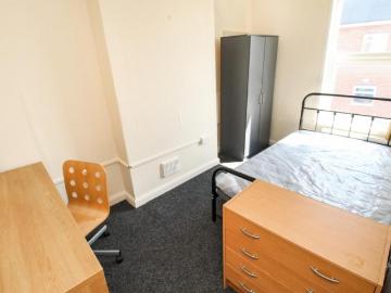 4 bedroom Flat To Let