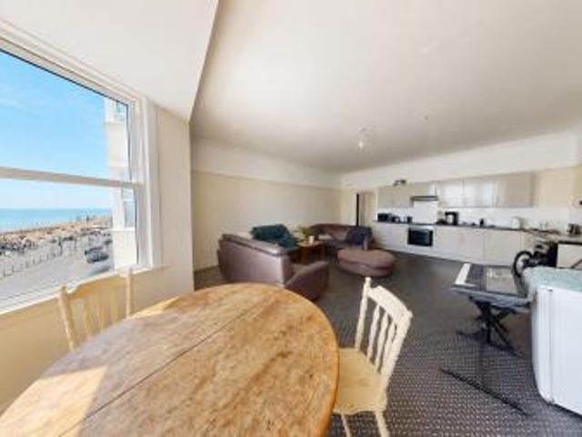 4 bedroom Flat To Let