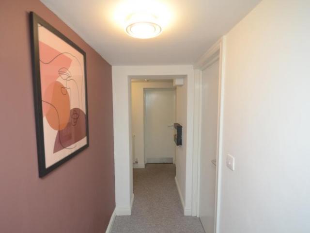 4 bedroom Flat To Let