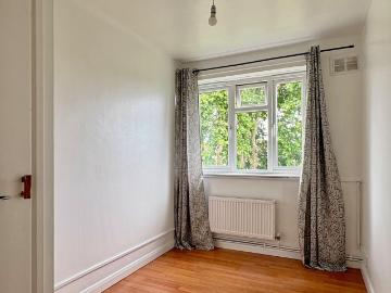 4 bedroom flat to rent on Kyverdale Road, London