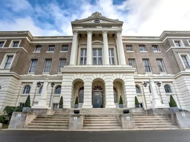 4 bedroom flat to rent on Kennington Lane, London