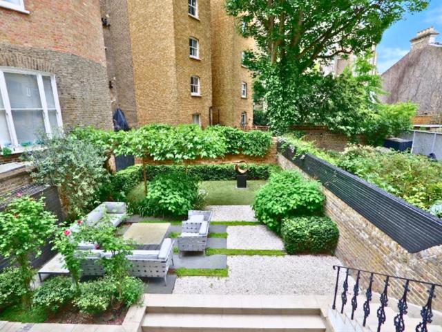 4 bedroom flat to rent on Lexham Gardens, London