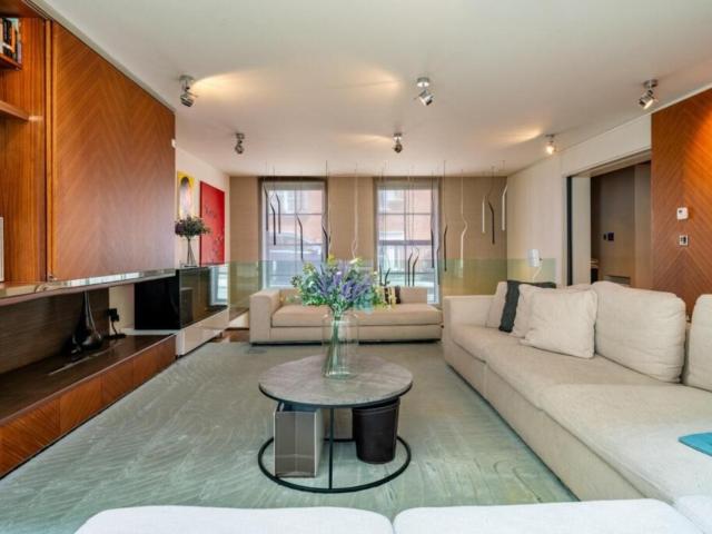 4 bedroom flat to rent on Pond Place, London