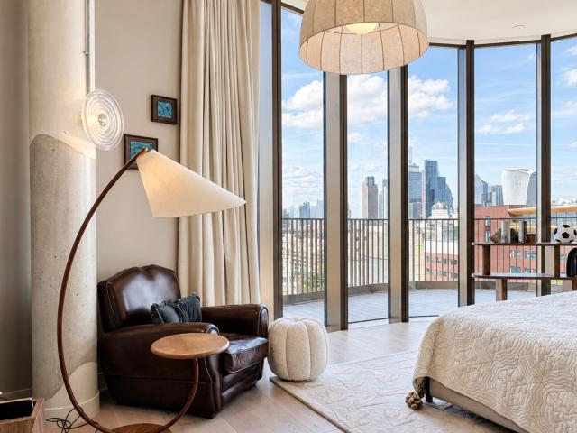 4 bedroom flat to rent on Triptych Place, London