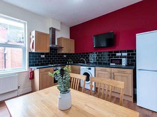 4 Bedroom Flat To Rent In Foxhall Road, Nottingham, NG7