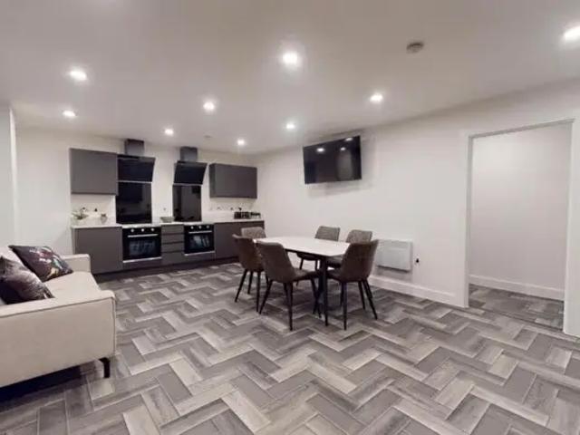 4 Bedroom Flat To Rent In High Road, Beeston, NG9