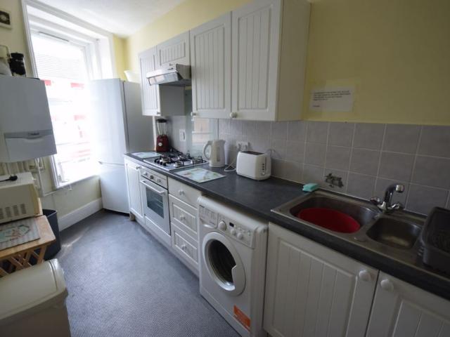 To Rent St Michaels Road, Town Centre, Bournemouth, BH2 £1,200 pcm Tenancy Info