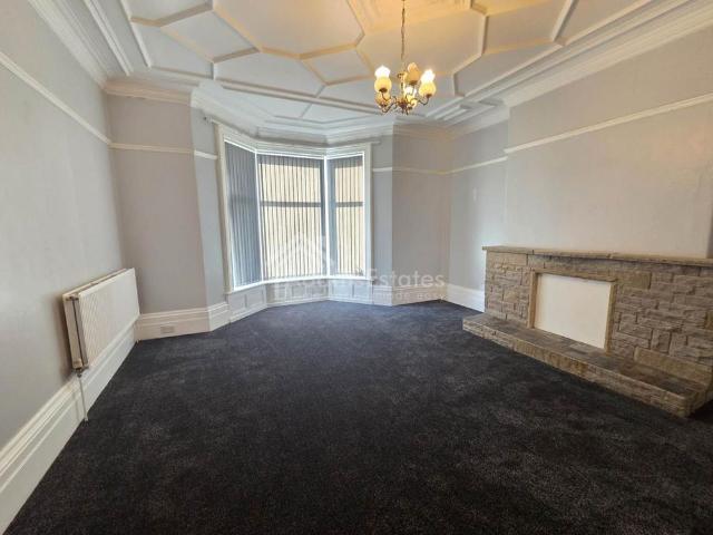 4 bedroom flat to rent
