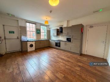 4 bedroom flat to rent