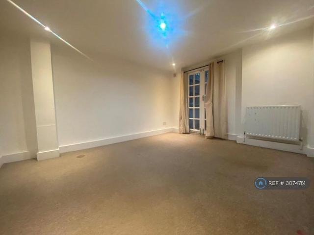 4 bedroom flat to rent