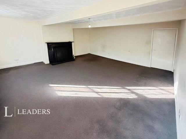 4 bedroom flat to rent