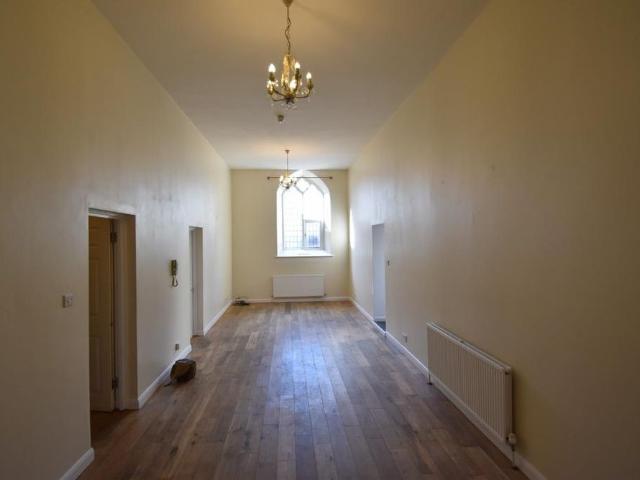 4 bedroom flat to rent