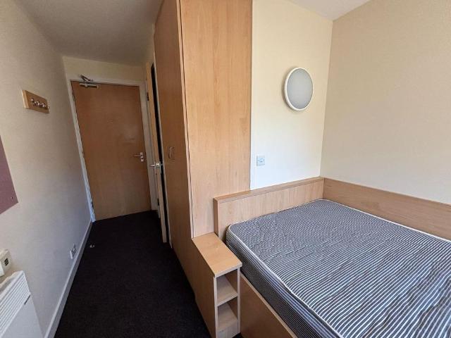 4 bedroom flat to rent