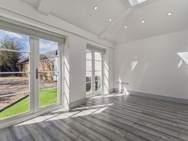 4 bedroom flat to rent