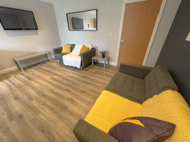 4 bedroom flat to rent
