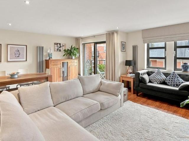 4 bedroom flat to rent