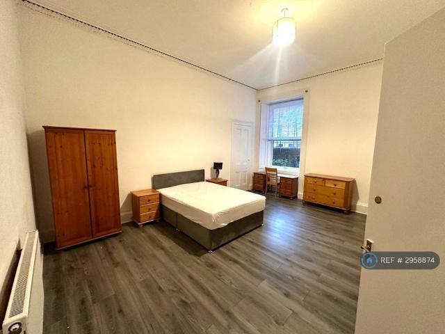 4 bedroom flat to rent