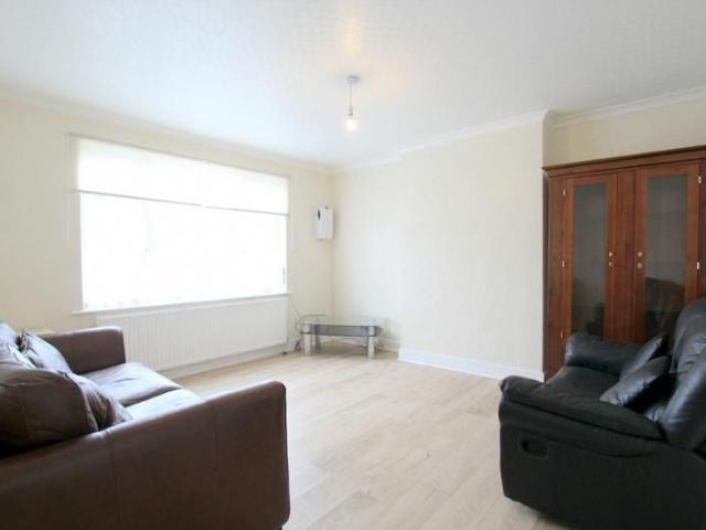 4 bedroom flat to rent