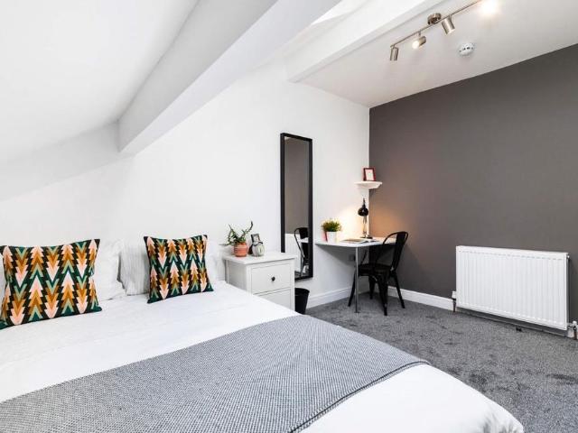 4 bedroom flat to rent