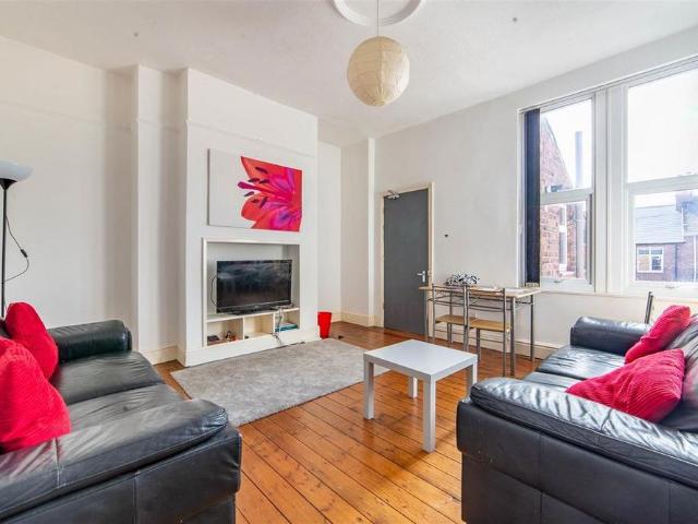 4 bedroom flat to rent