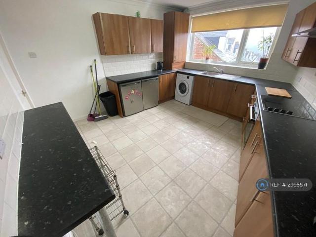 4 bedroom flat to rent