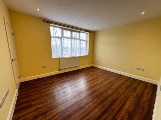 4 bedroom flat to rent