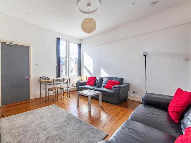 4 bedroom flat to rent