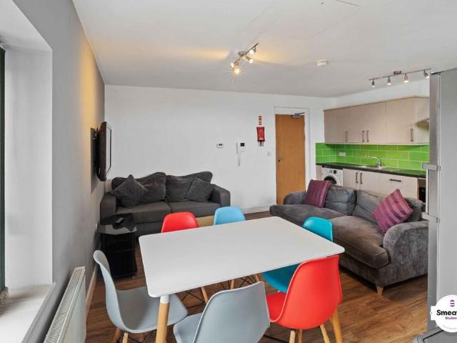 4 bedroom flat to rent