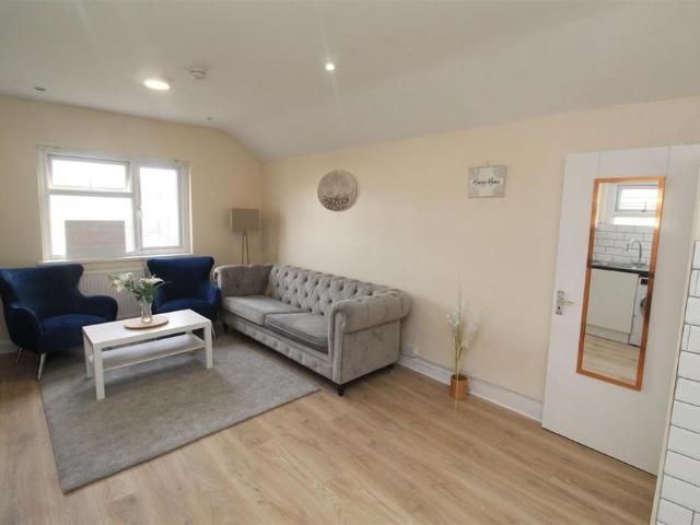 4 bedroom flat to rent