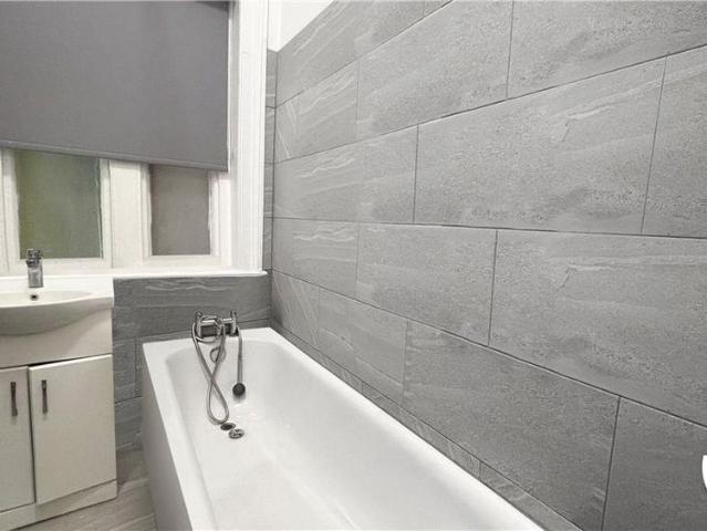 4 bedroom flat to rent