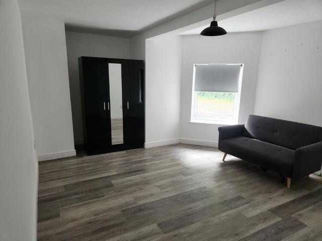 4 bedroom flat to rent