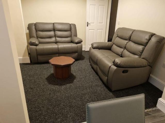 4 bedroom flat to rent