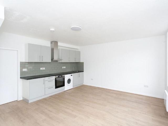 4 bedroom flat to rent