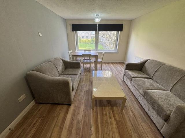 4 bedroom flat to rent