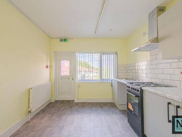 4 bedroom flat to rent