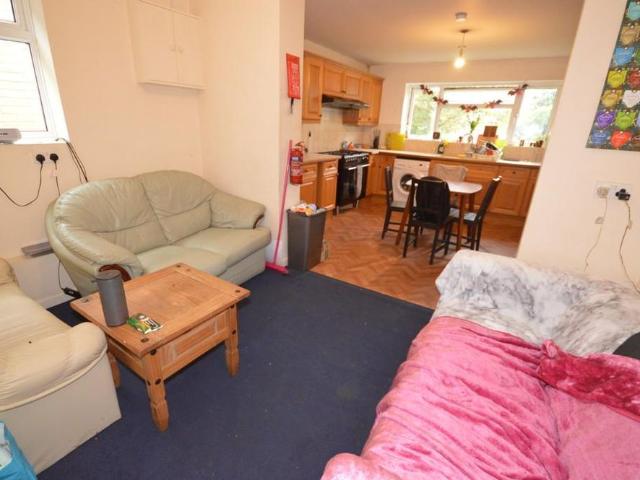 4 bedroom flat to rent
