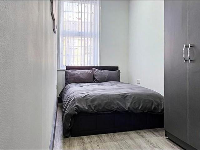 4 bedroom flat to rent