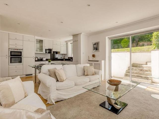 4 bedroom flat to rent