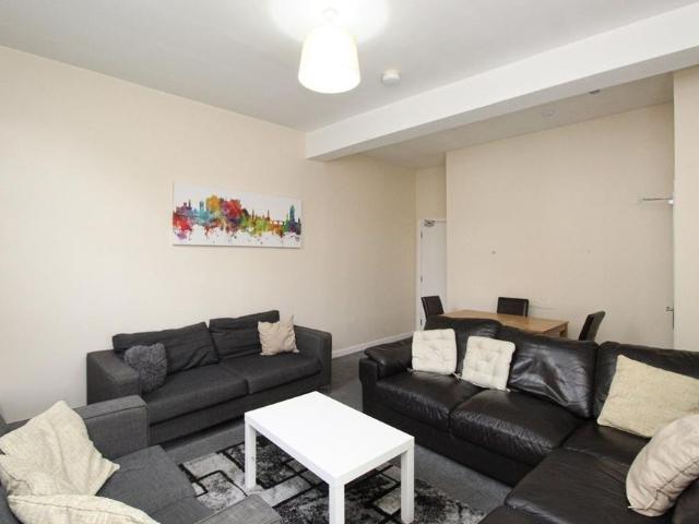 4 bedroom flat to rent