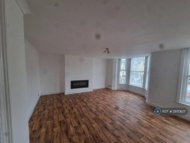 4 bedroom flat to rent