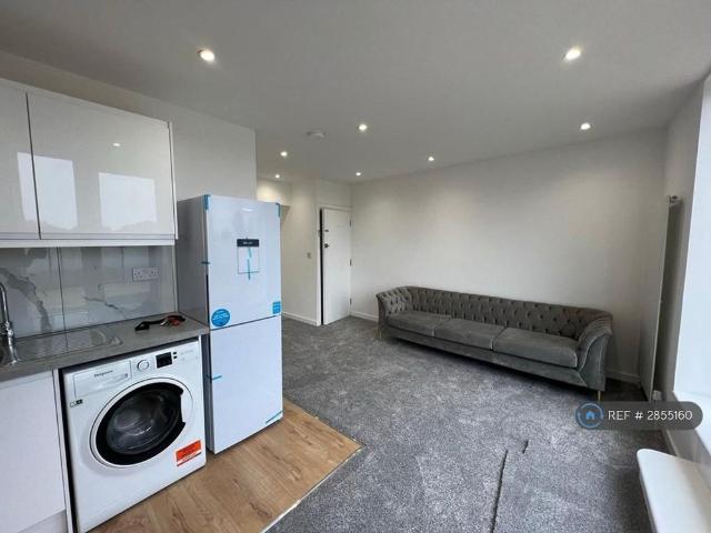 4 bedroom flat to rent